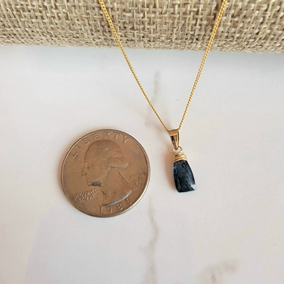MOSS KYANITE Necklace Minimalist Crystal Gemstone - Picture 2 of 3